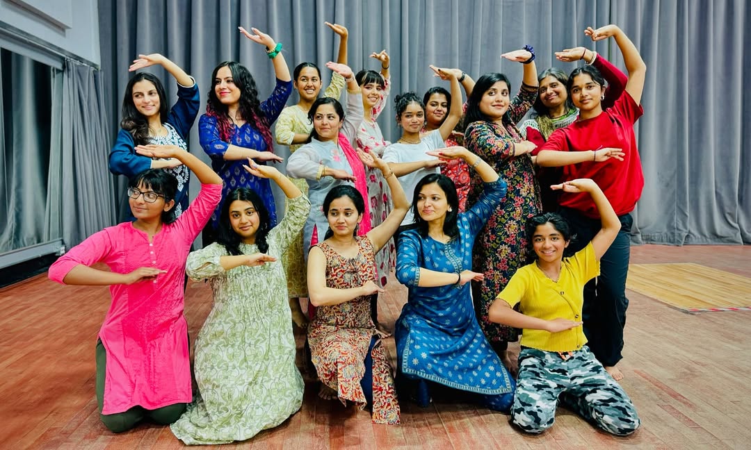 The first workshop of #TriNritya 🔱 began with Kathak. Guru Sonali Joglekar took a room full of